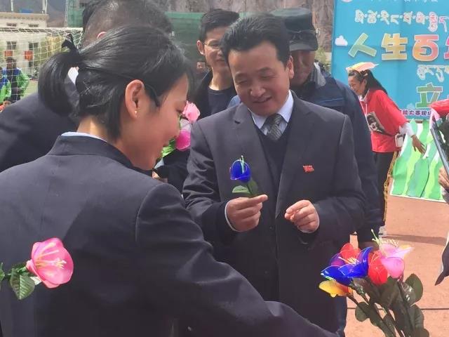 C:\Users\Administrator\Desktop\网站管理\新闻中心\·用爱浇灌\2.jpg